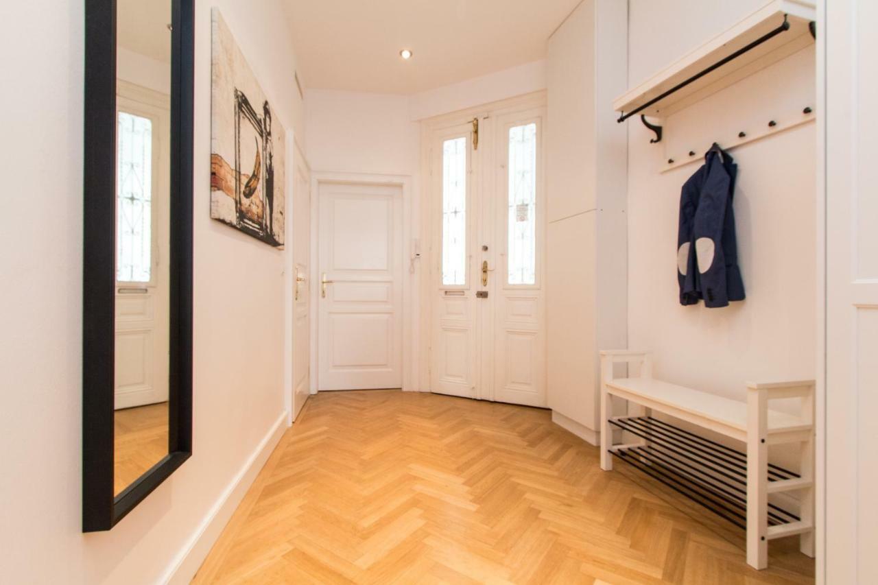 Design I Contactless Check-in Wien